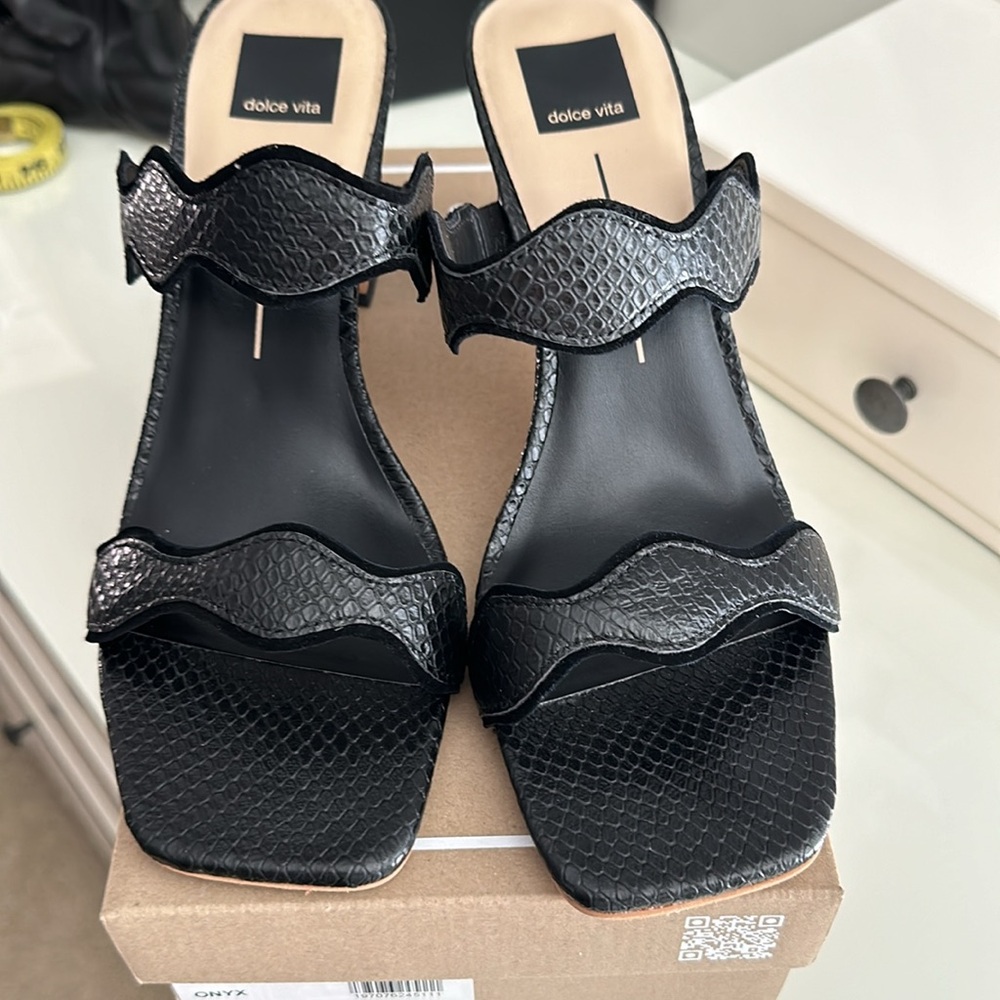 🥳HP🥳🔥Dolce Vita Onyx Embossed Leather Heels🔥 - Picture 3 of 7